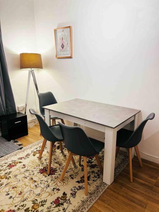 Central London Spacious Flat With 2 To 3 Bedrooms Exterior foto